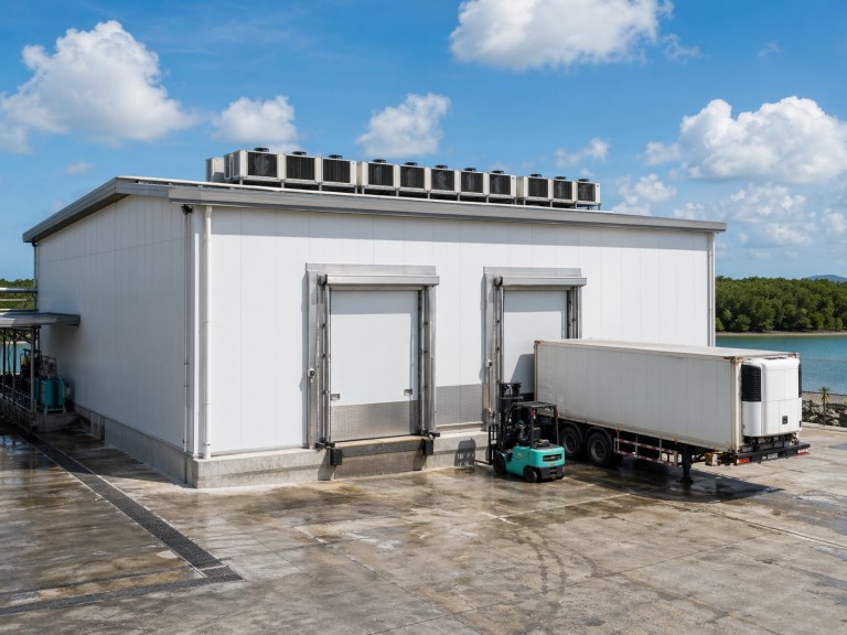 Industrial refrigerated warehouse — seafood cold storage building with PIR panel envelope and blast freezer zone, Southeast Asia