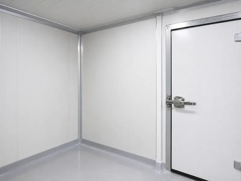 PU sandwich panel wall and sealed cold-store door inside a produce cooler